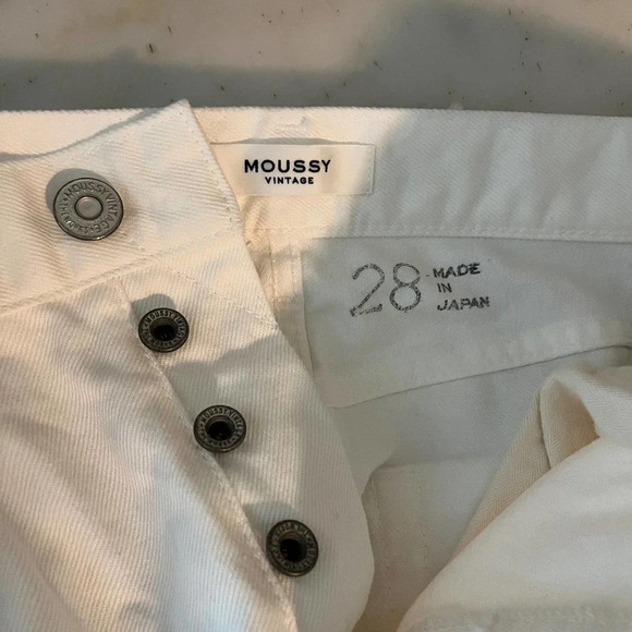 Moussy Vintage Distressed White Denim Jeans Button Fly Size 28 New NWT Raw Hem - Picture 3 of 12